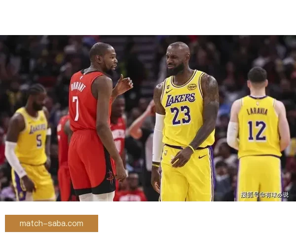 詹东里出战热火成疑湖人凌晨抵达迈阿密备战比赛